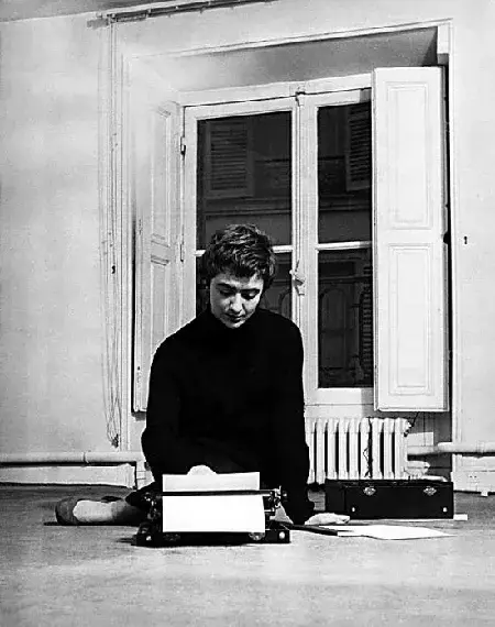 在是的这个层面而言,法国著名文艺女青年弗朗索瓦丝·萨冈在她十八