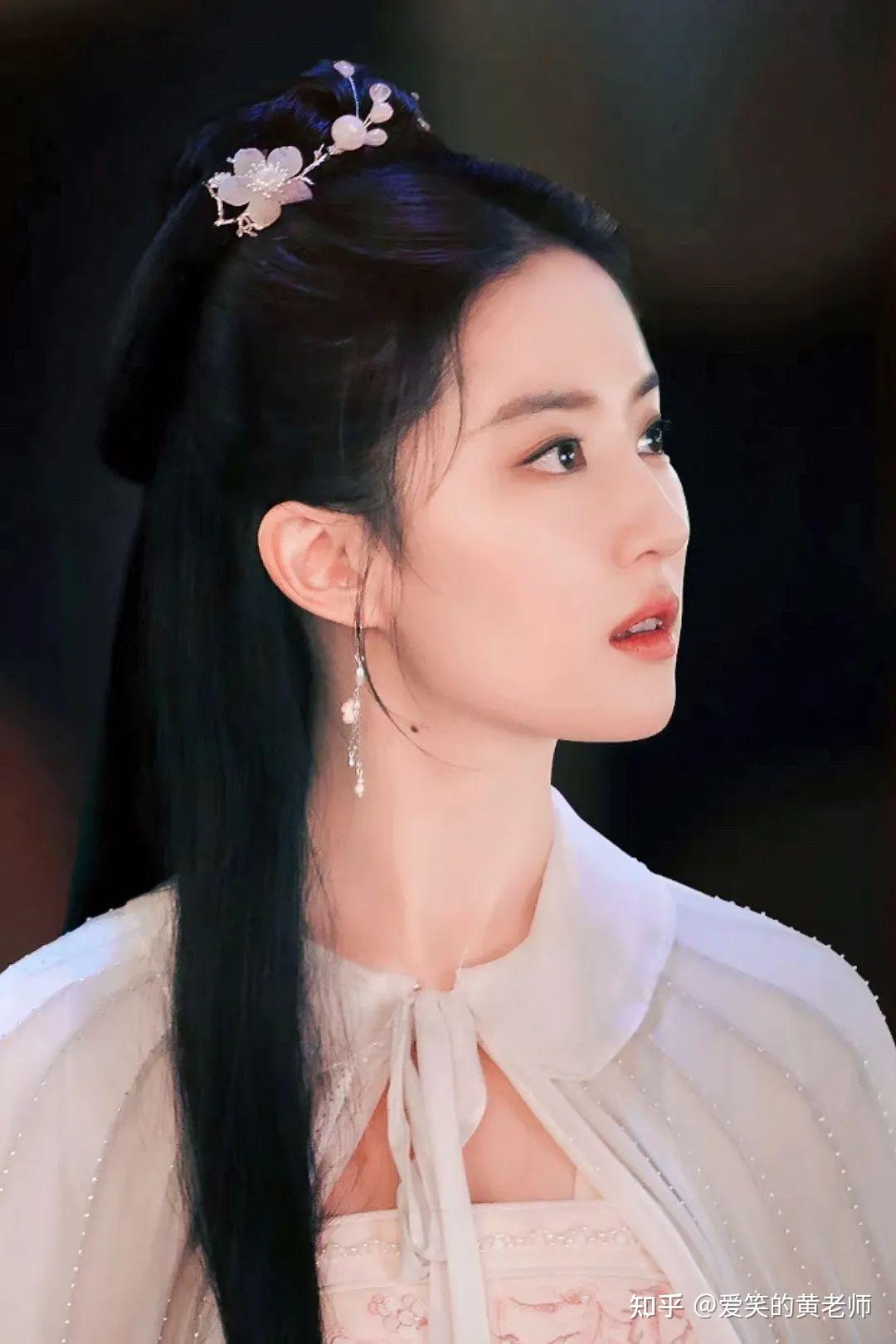 时隔16年,神仙姐姐刘亦菲再度出演古装剧,流畅饱满的脸型,清秀精致的