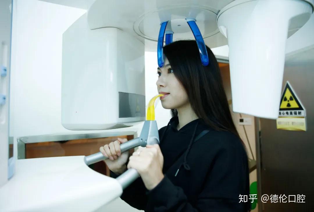 有研究表明,做一次短途飞行,所受辐射大约为5微西弗左右.