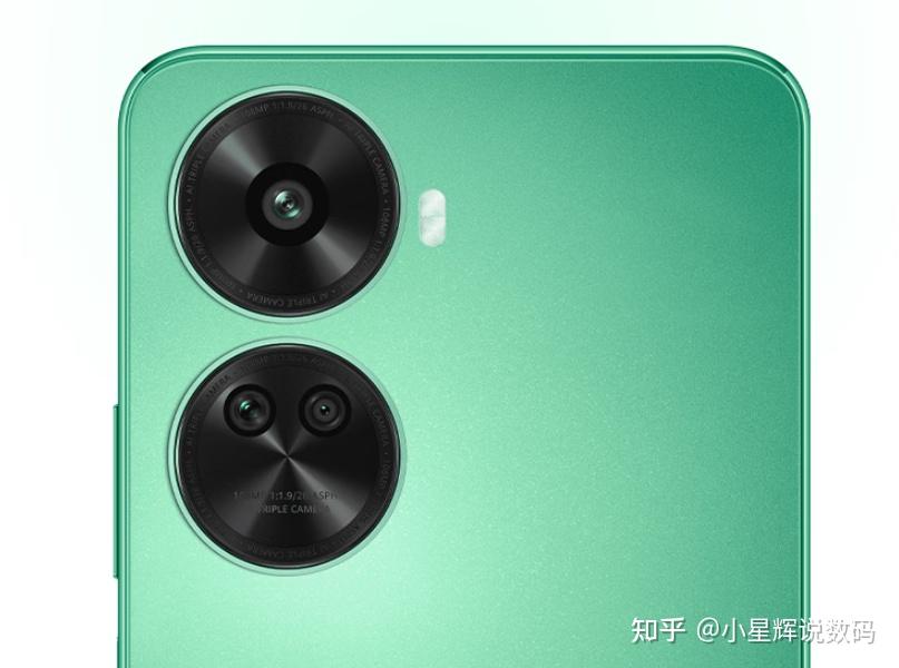 这款华为手机还加入了800万长焦,200万微距镜头作为辅助,自拍镜头像素