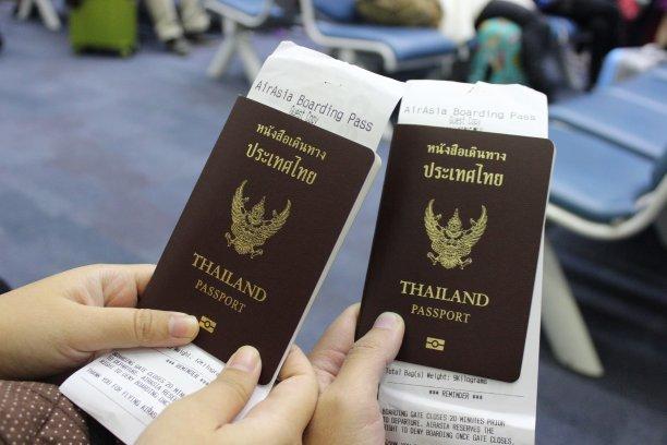 申请外国国籍需先合法取得永久居留权,那么在泰国,绿卡应该被称呼为