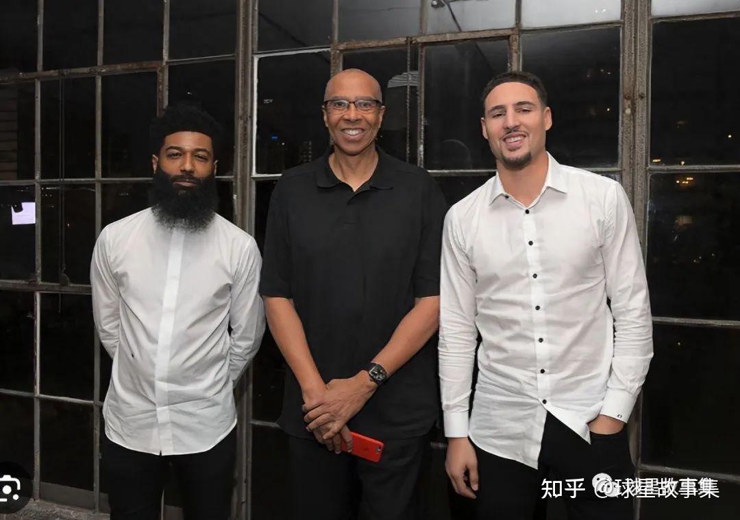 汤普森家族是nba历史上最具天赋的父子组合之一,他们都拥有出色的身体