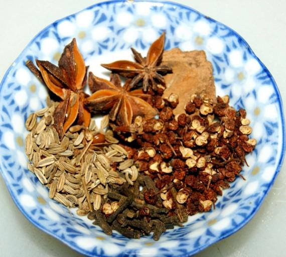 2克,八角5克,白芷2克,丁香1克,良姜2克,草寇2克,桂皮3克,,小茴香2克