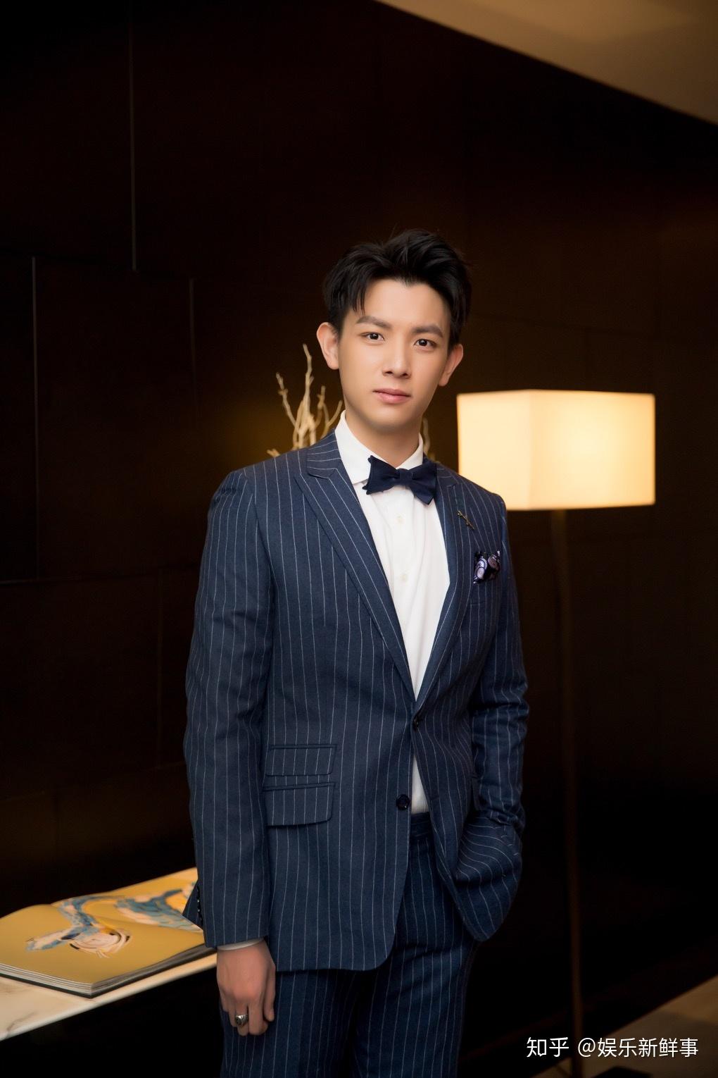 柏辰西装写真曝光帅气优雅显绅士风度