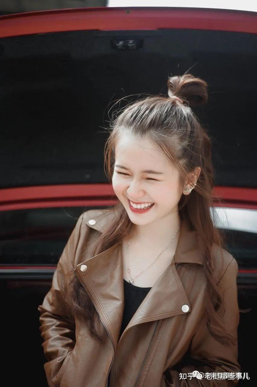 17岁老挝软妹子一个人见人爱的大眼萌妹