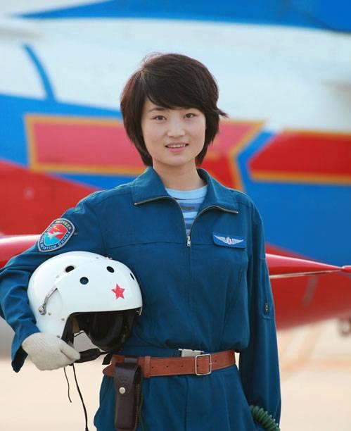 泪洒长空悼念第一位歼10女飞行员崇州妹子余旭今天不幸坠机牺牲