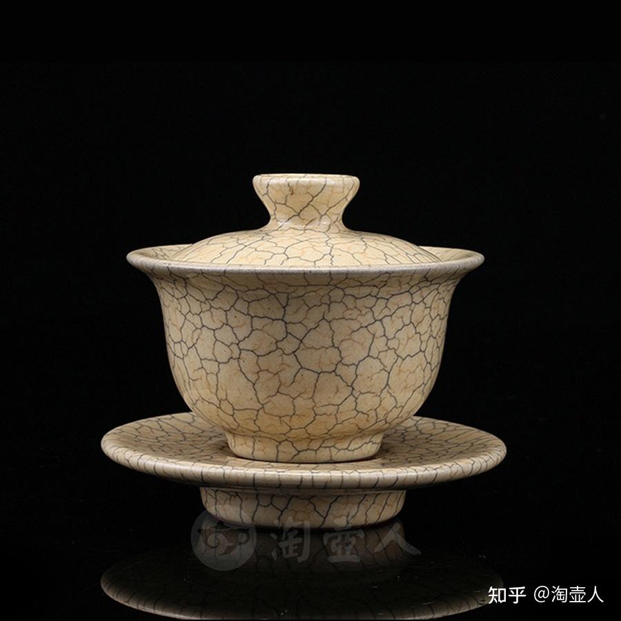 吴学远《哥窑盖碗》就陶瓷茶具而言,汉代人们的饮茶习惯还较为粗放,并