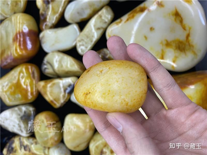 一组假皮七大特写聊一聊和田玉籽料假皮的那些事