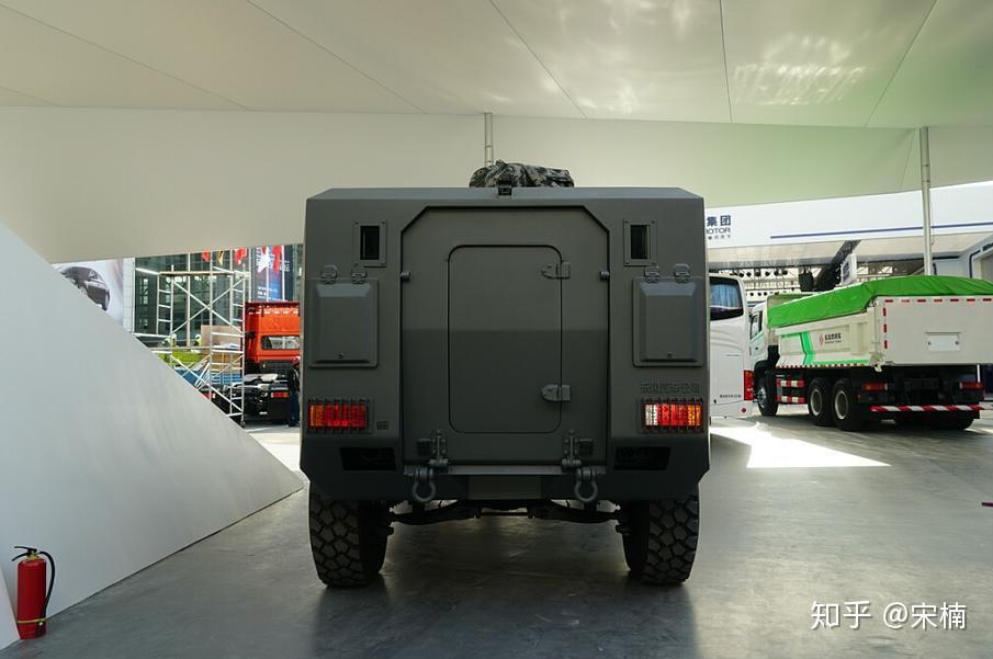 换个角度看车展6猛士甲型东风10吨防雷反恐战车