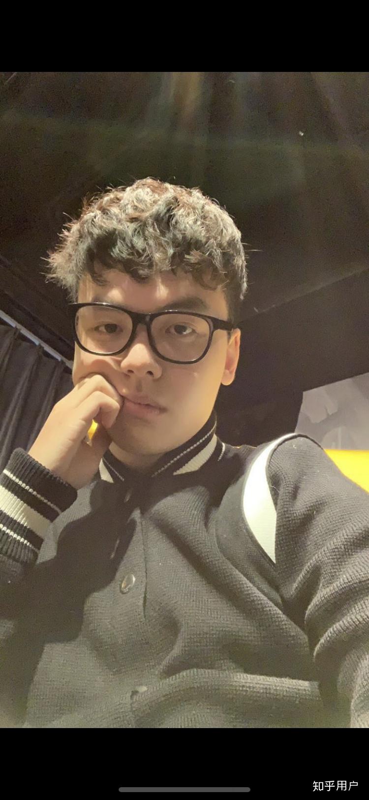 网恋对象一个月了挺喜欢他的昨天他突然发自拍给我觉得他长的丑怎么办