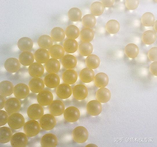 性的海藻酸钠和钙离子反应后在大分子间形成 交联键,就形成了凝胶层