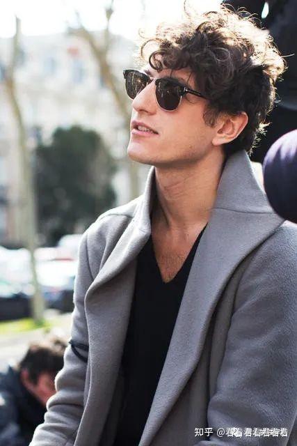 尤其每次看电影几乎都是欧美男星在帅,想要穿出欧美男神魅力,就靠