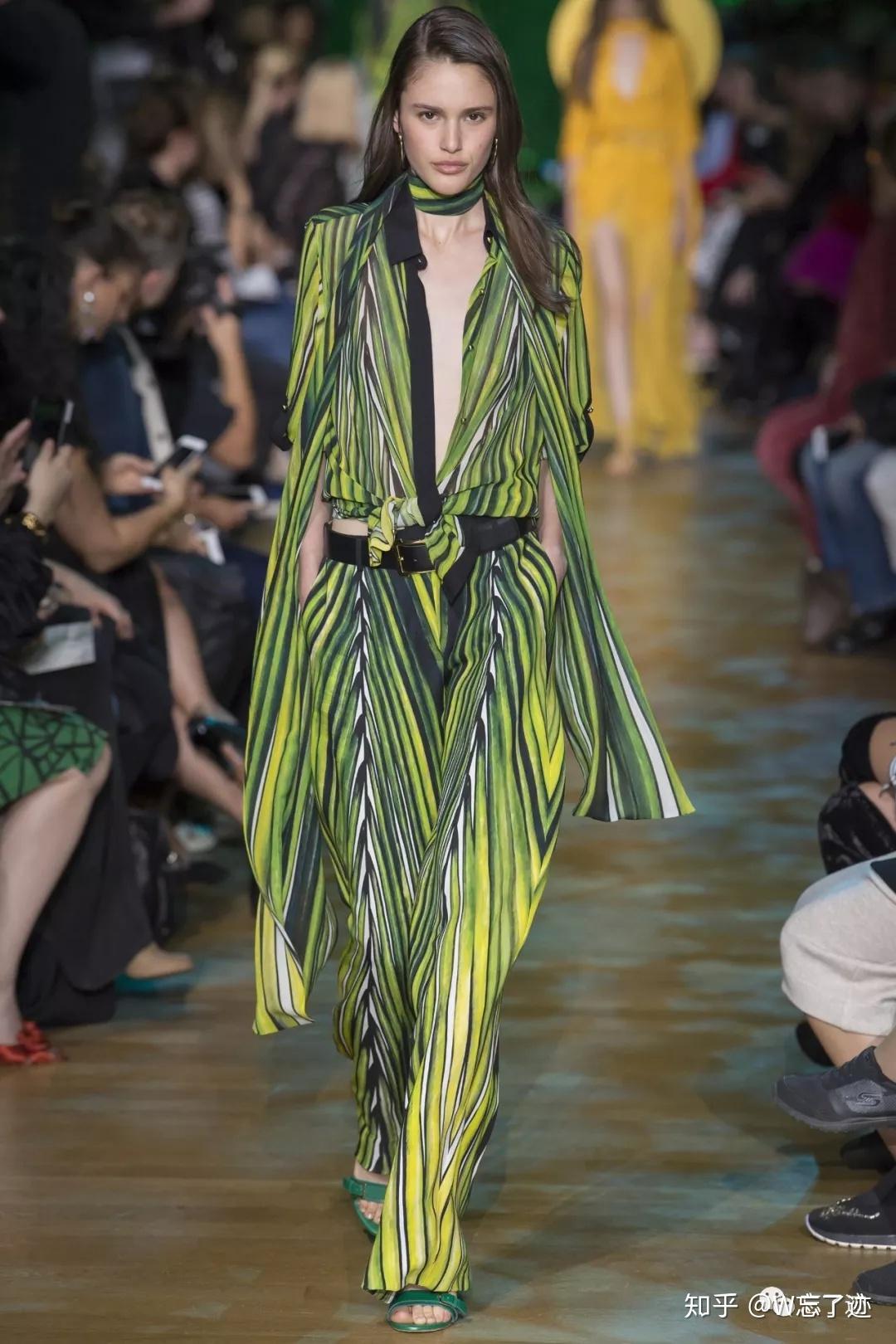 为什么去夏威夷,一定要穿上热带印花的夏威夷衬衫?