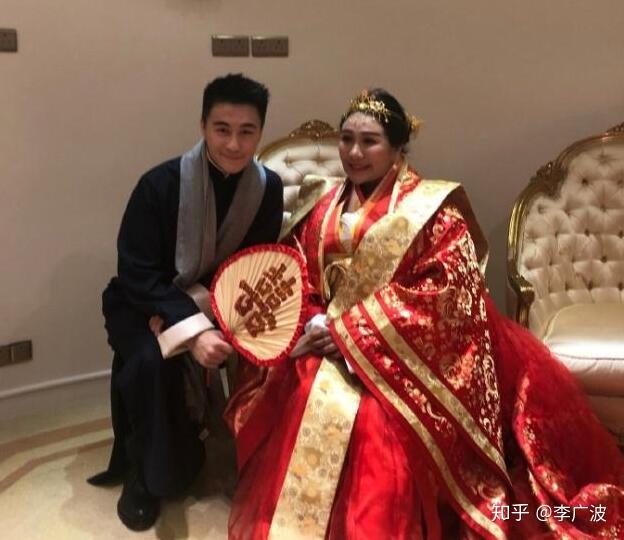 赌王四太嫁女送上6亿豪礼准新郎比女儿小8岁青涩稚气就读哈佛