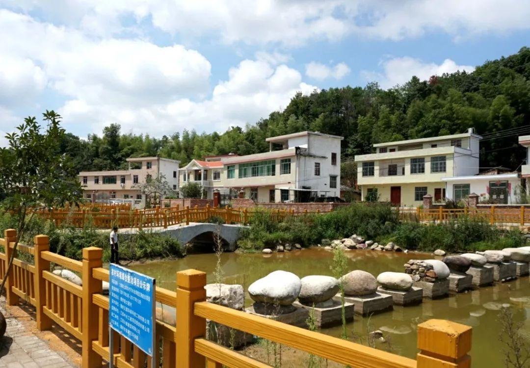 环保铁军入村户精准帮扶助脱贫