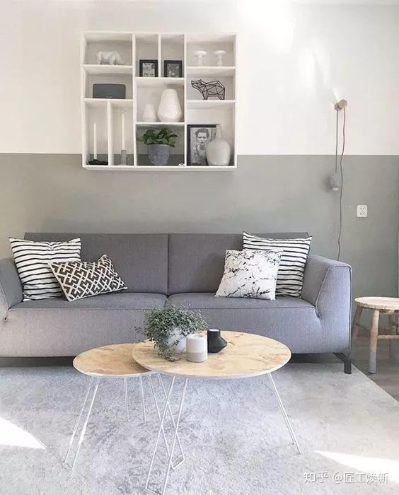 而双色墙面也分多种:▲上下均分▲上中下分▲下多上少▲不规则分界线