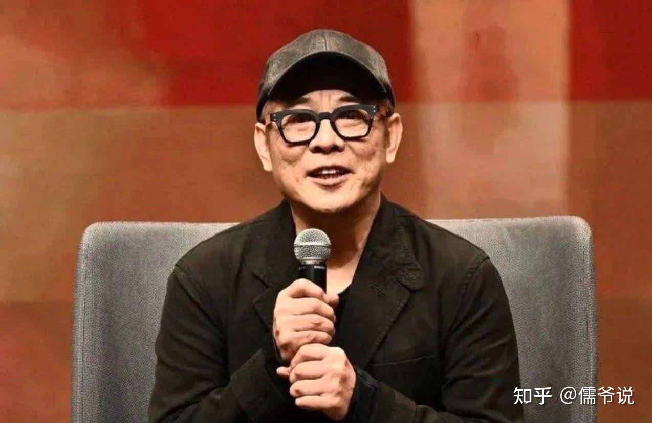 李连杰现身活动力破网络传出死讯但连脱鞋都站不稳需要人搀扶