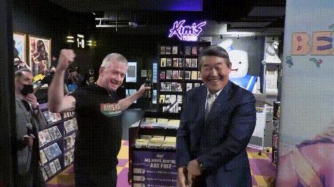 《金的音像店》豆瓣8.8!导演VS黑手党,拯救电影“盗版”!