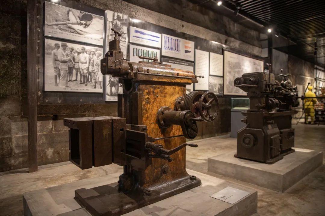 这是重庆建川博物馆展示的抗战时期重庆兵工厂的武器生产装备