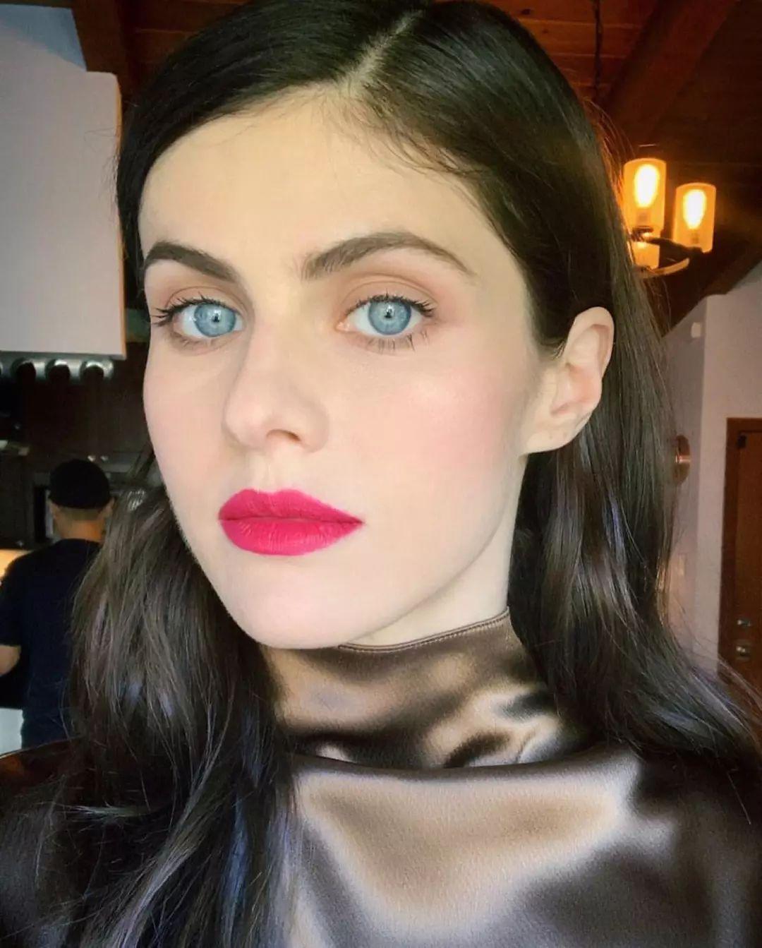 《致命女人》中被全网骂的"绿茶"jade,私下还有这样一面? - 知乎