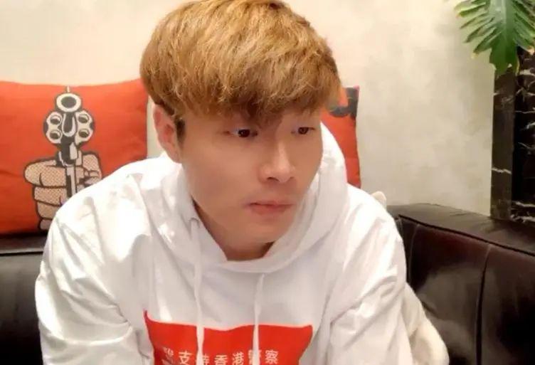 帝师又开始显摆与众多明星合影其中还有倚天屠龙记赵敏