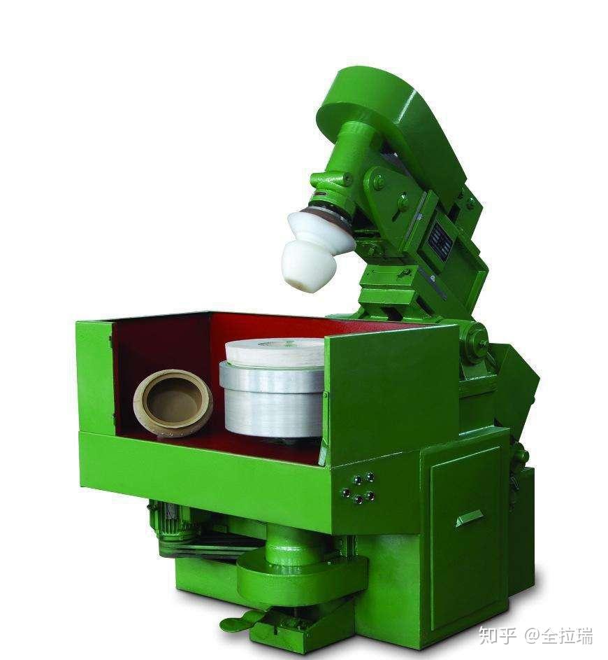 因为丁山出现了一种江西景德镇陶手带来的新工艺——「滚压成型」.