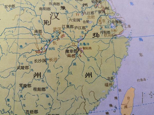 "由图二可知,西汉豫章郡设立于今江西境内,治所大致位于今南昌附近.