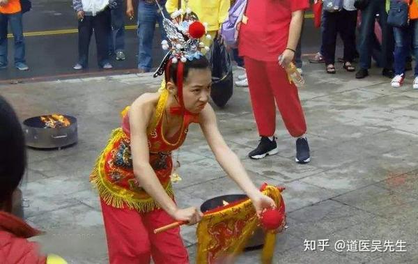 典福道人带你了解乩童 - 知乎