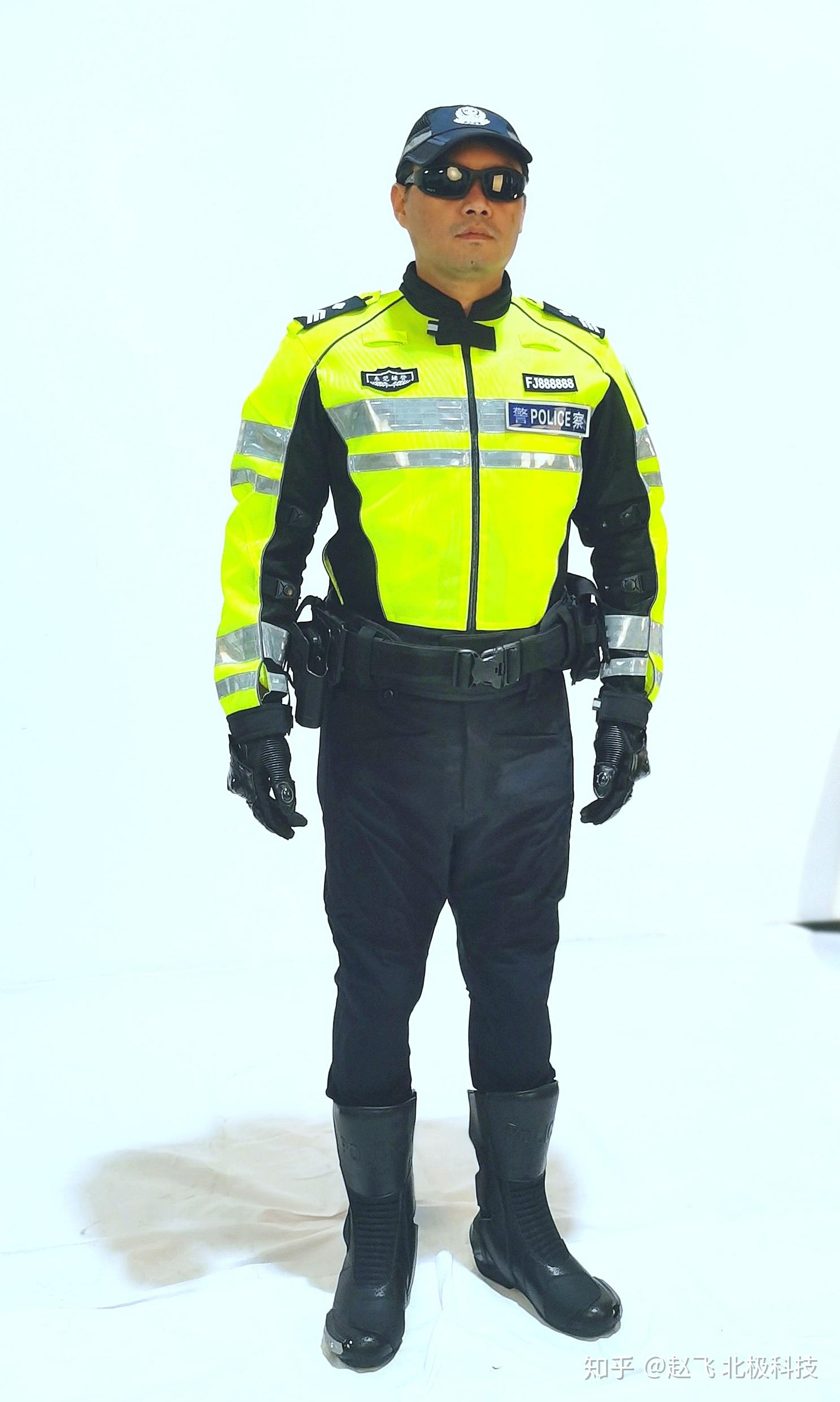 国内铁骑队防摔防护所穿警用骑行服介绍