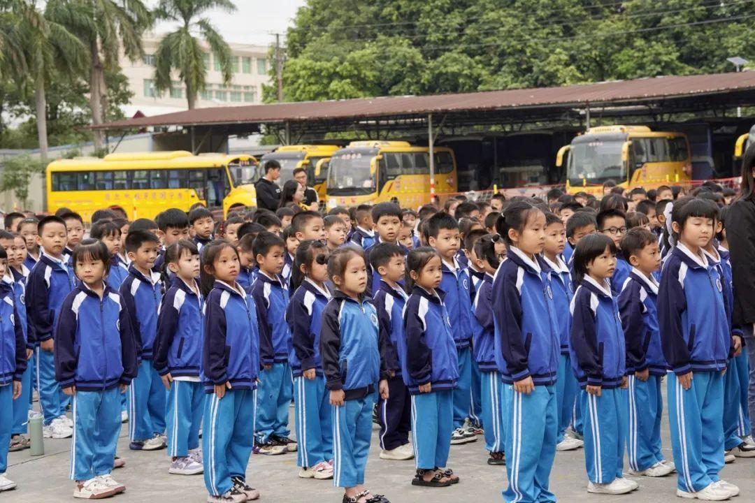 我为队旗添光彩,争做新时代好队员——记普宁国贤学校庆少先队建队74