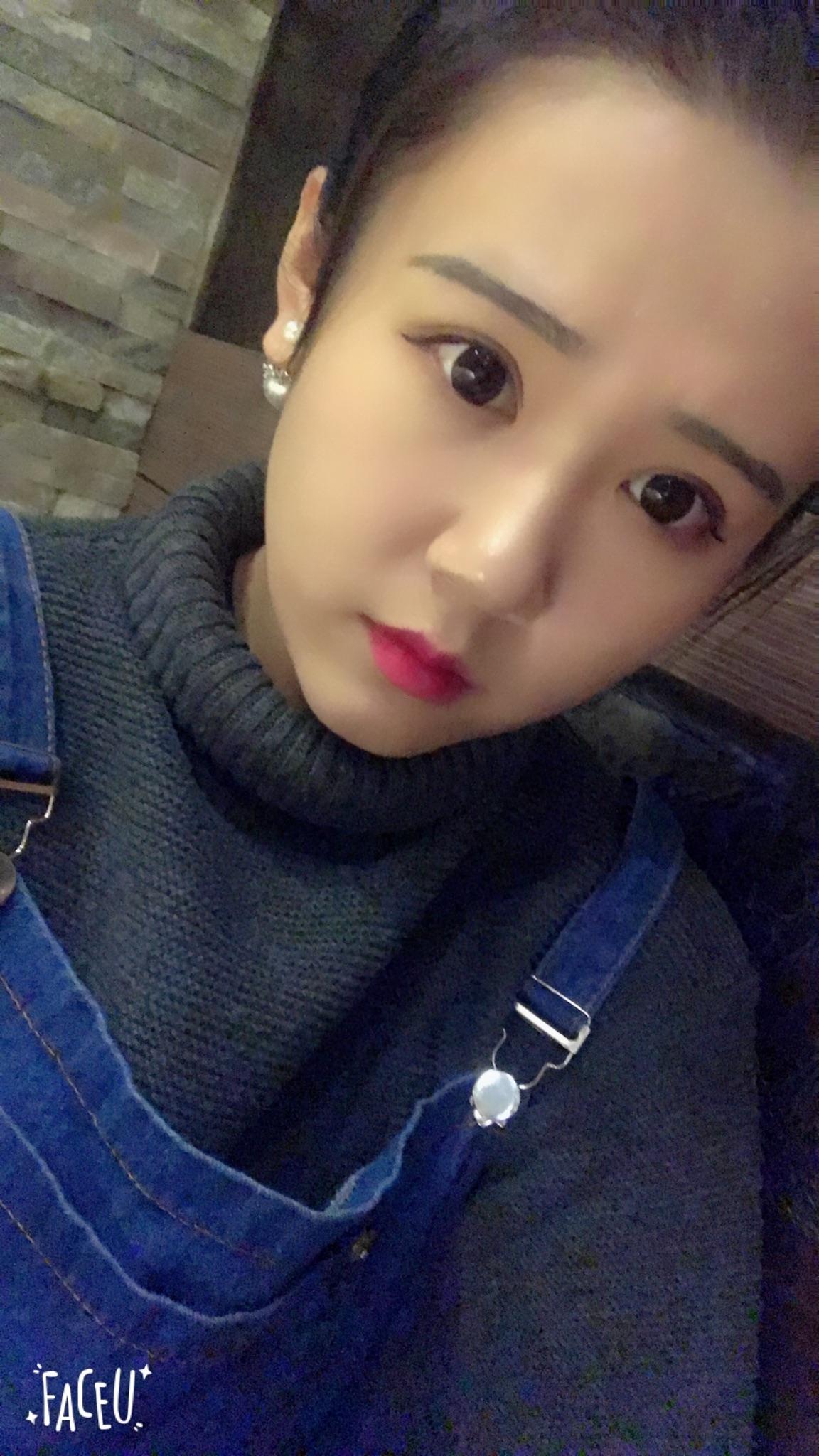 眉心长闭口痘,下巴长脓包,还有痘印怎么办?