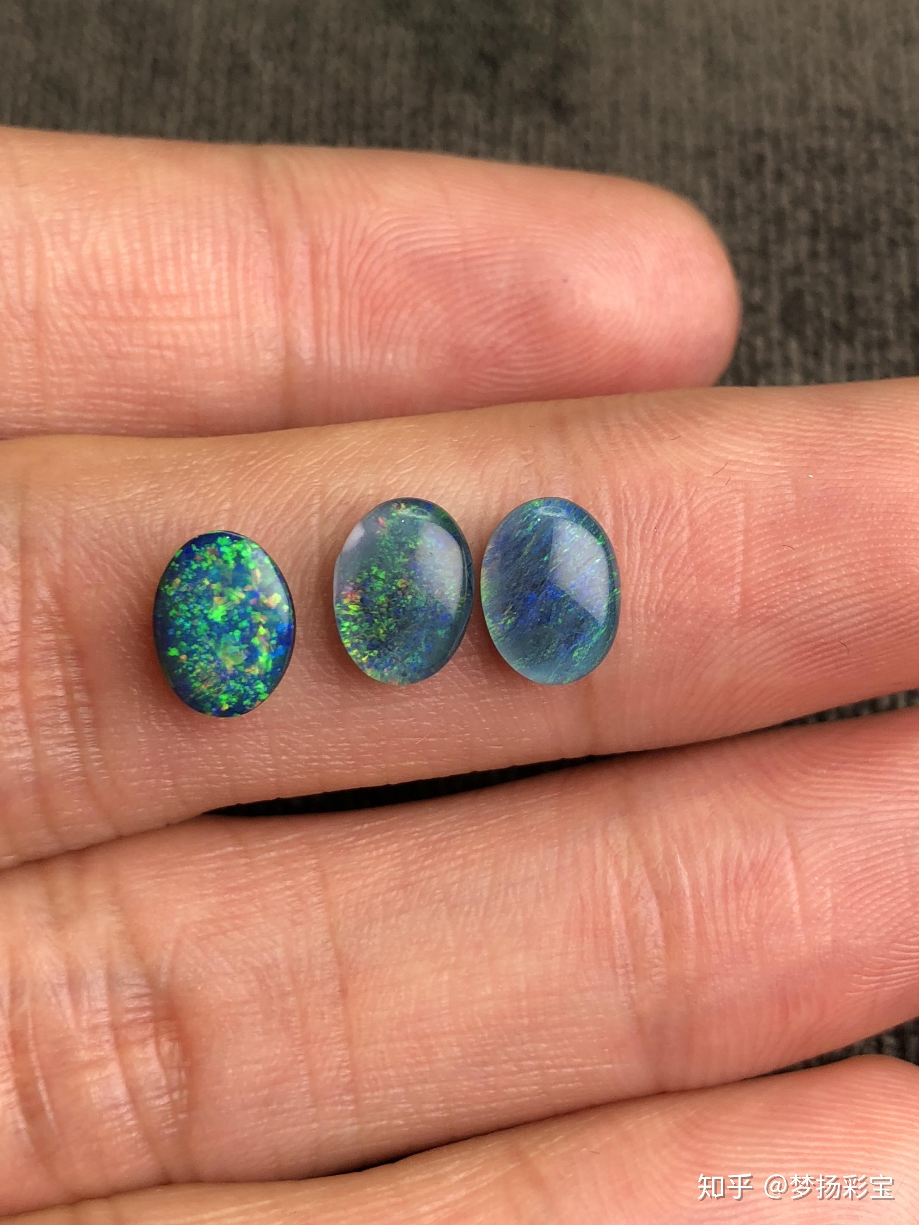 红彩在所有欧泊当中都是最贵的颜色.