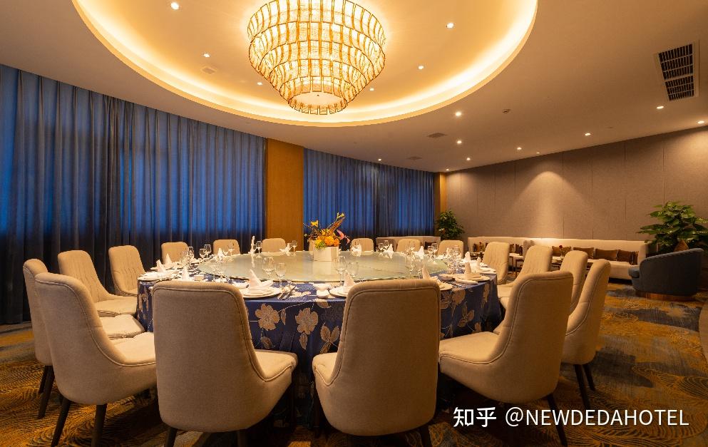 新德大酒店的雅间焕然一新