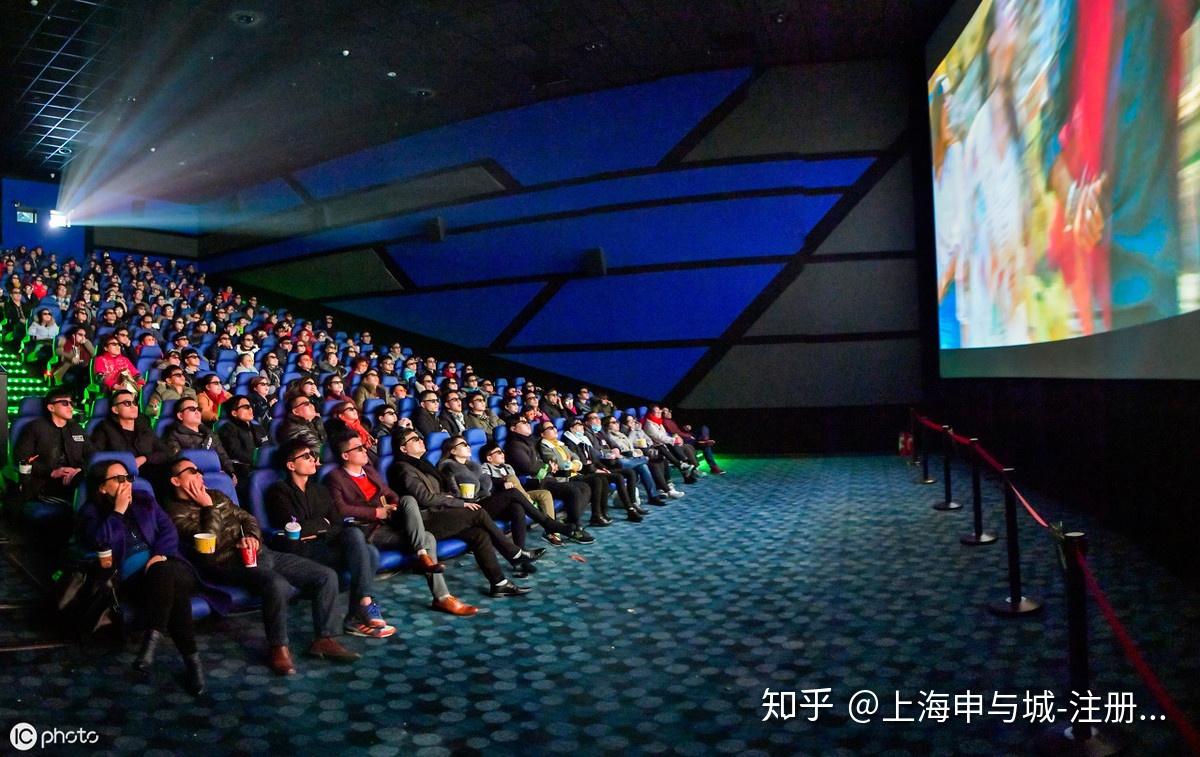电影院坐满人的图片图片