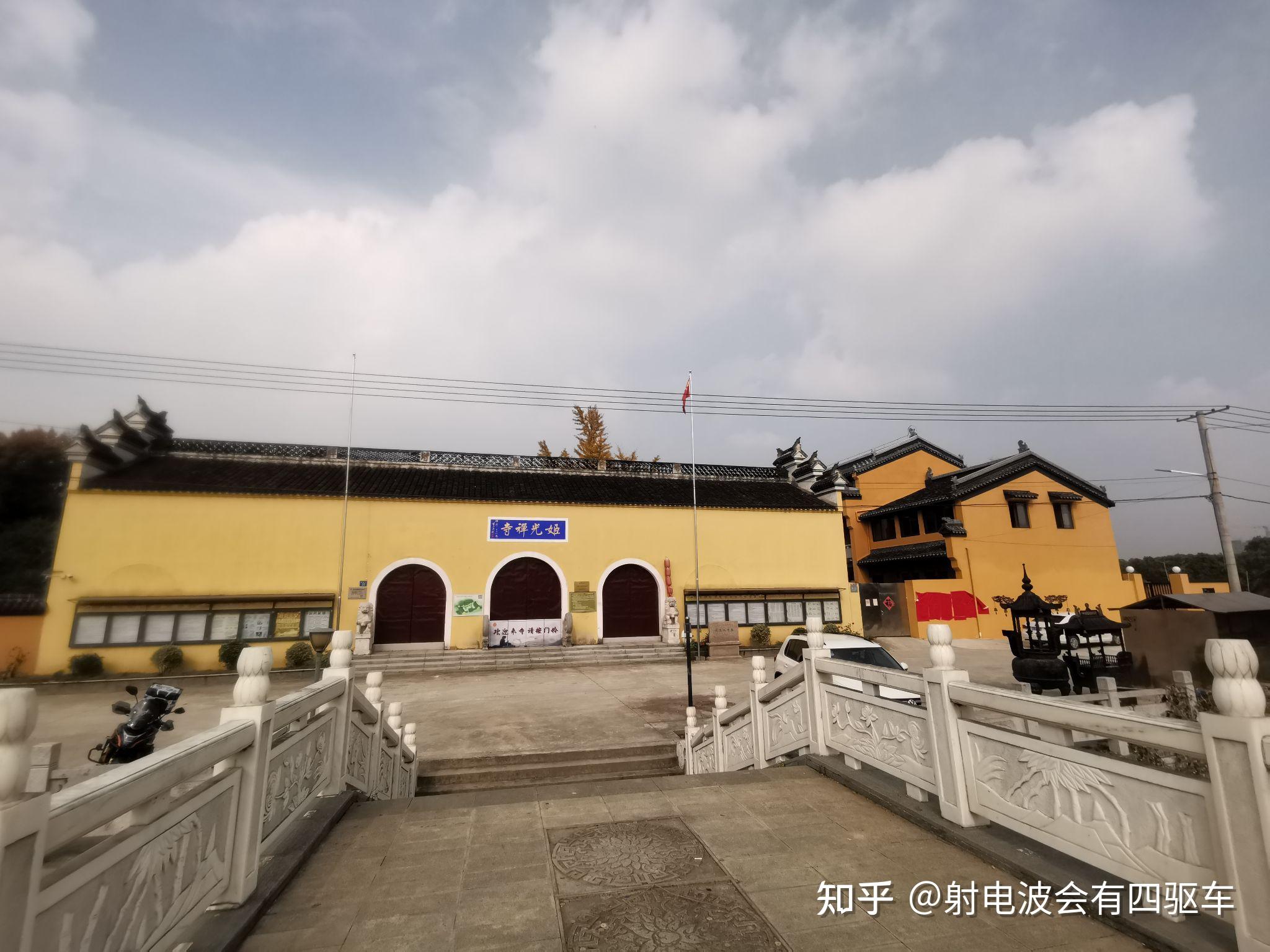 此次到达寺前,大门紧闭,因上午前栗山崇圣寺未得入内,遂敲门