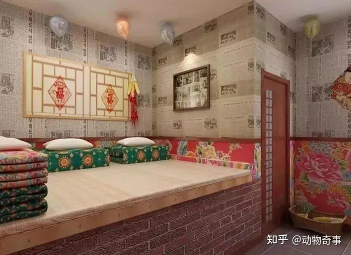 东北习俗令人不解：全家同睡一个“炕”，小夫妻难道不尴尬吗？ 知乎 