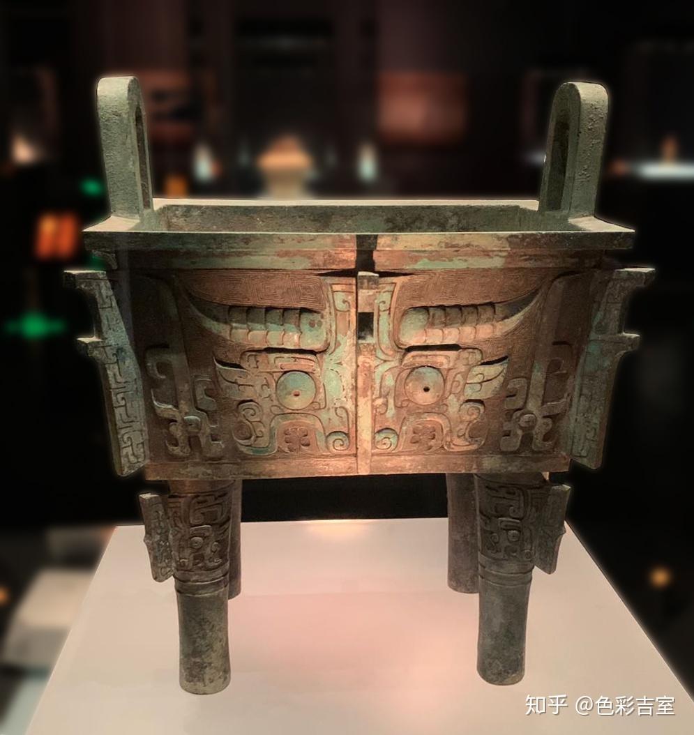 现存于:洛阳博物馆图片为自摄此鼎俗称"洛阳鼎",纹样庄重威严,肃穆,是