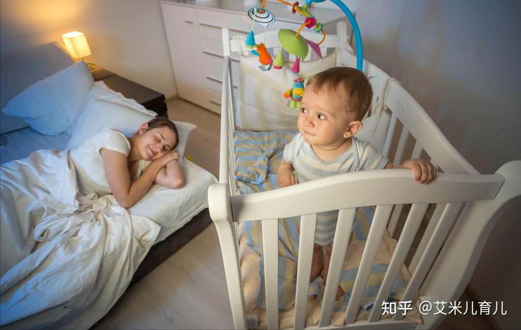 睡眠总是黑白颠倒,我产假结束上班后,二宝睡眠依然不规律,晚上要带