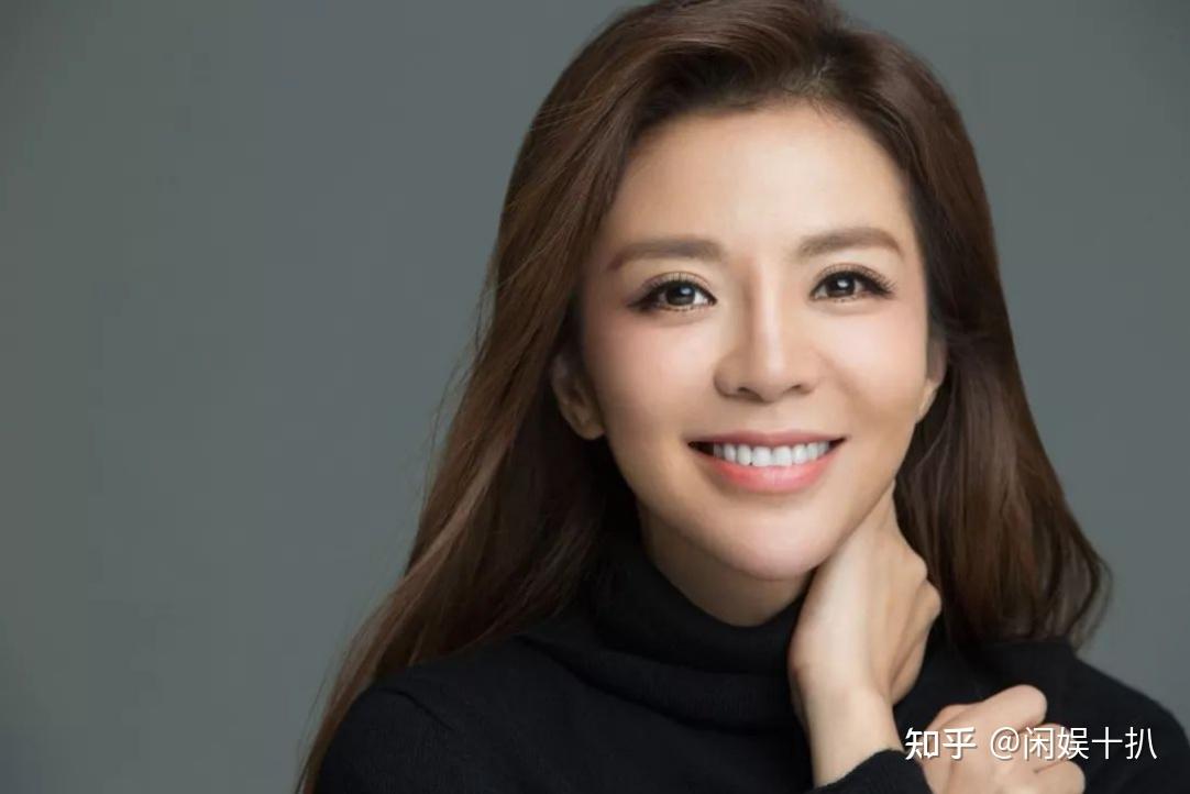 央视主持朱迅:结缘央视36年风光背后有艰辛,被网友称作是央视的“老黄牛”,如今又有新职称曝光 - 知乎