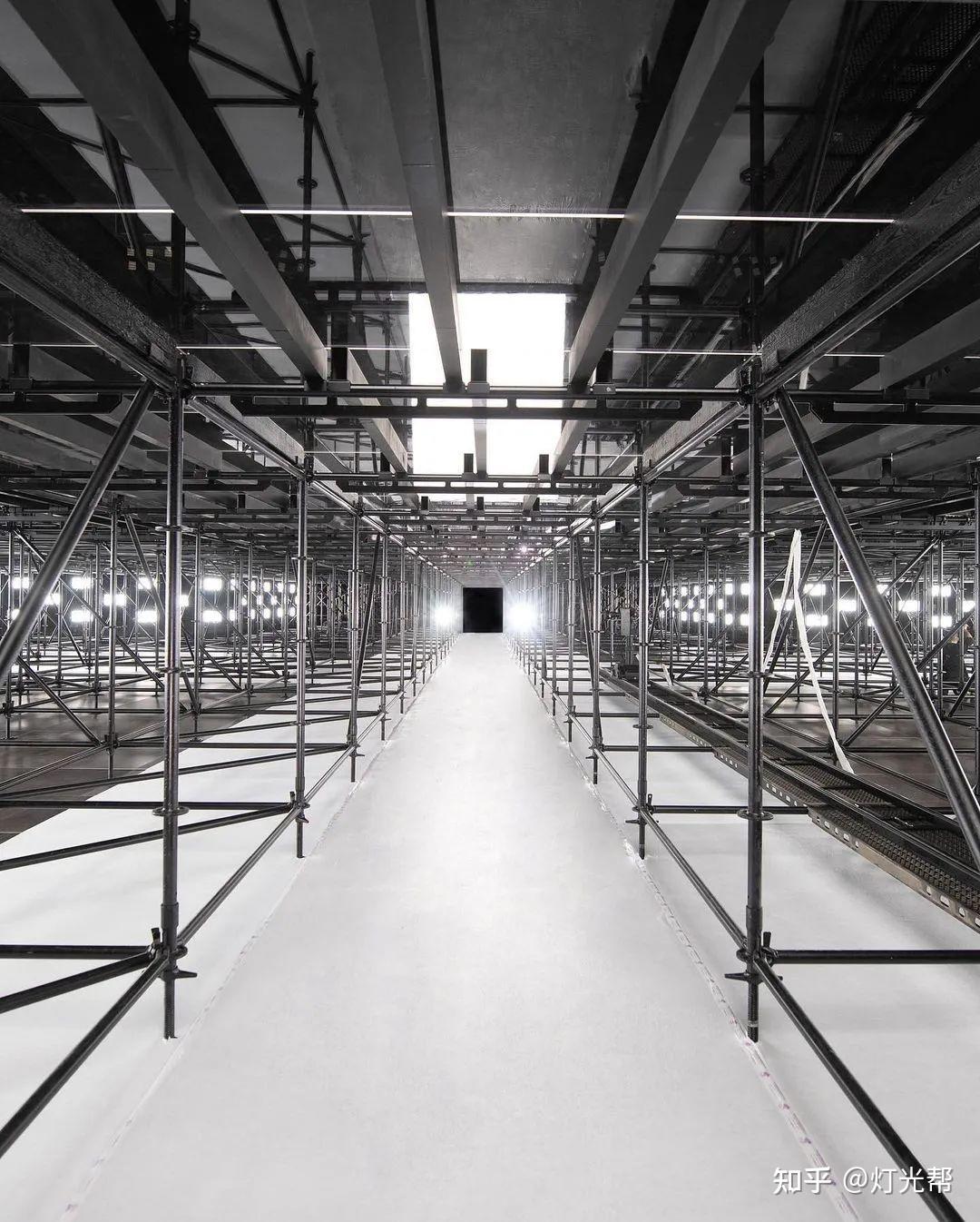 2022秋冬秀秀场灯光设计赏析