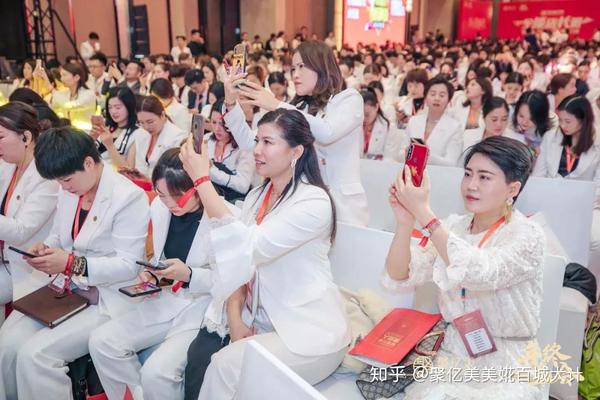 晚宴小礼服_年终晚宴_公司年终晚宴邀请函