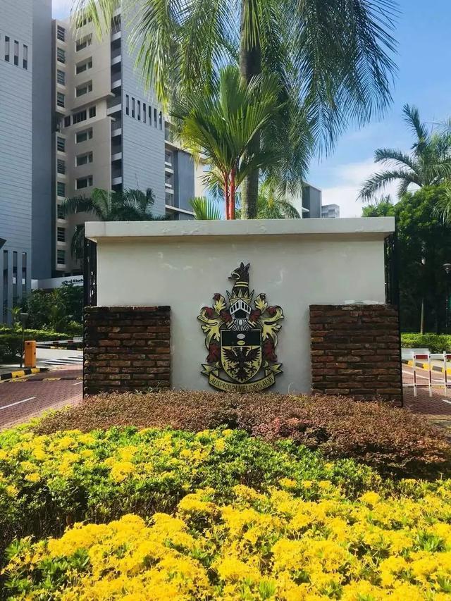 领导者和先驱者"_学校简介莱佛士书院(raffles institution )是新加坡