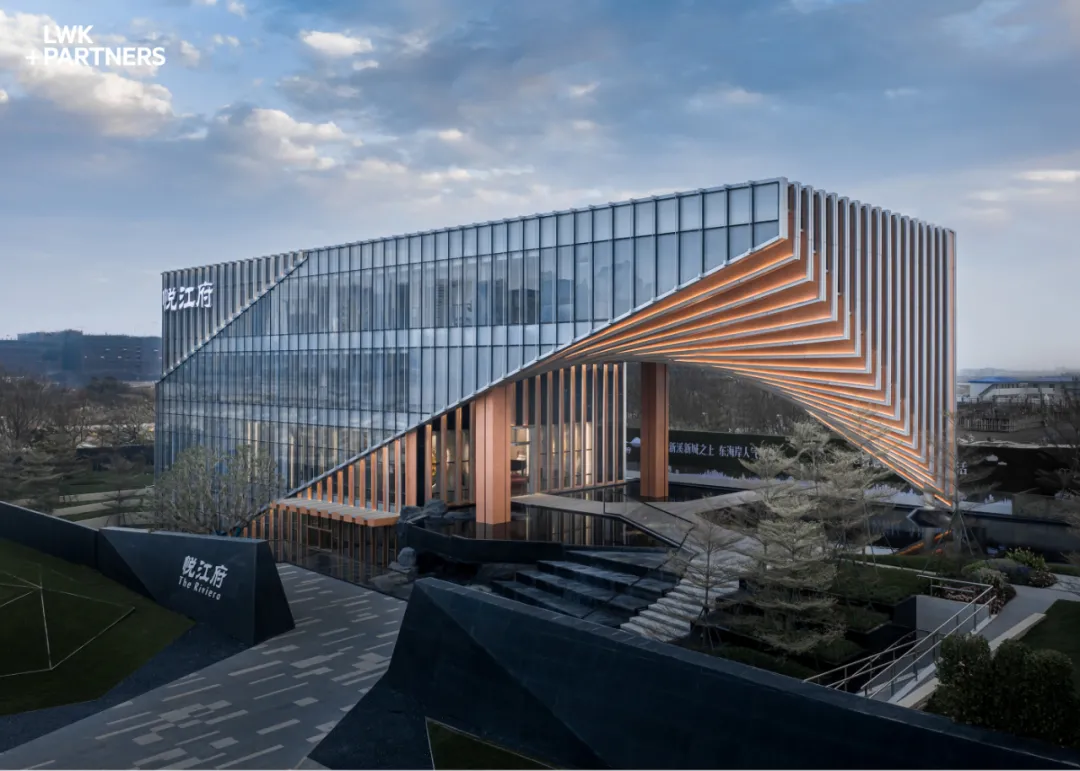 尖叫设计万象城店北京鸿坤美术馆,上面是镜子成都都江堰的钟书阁