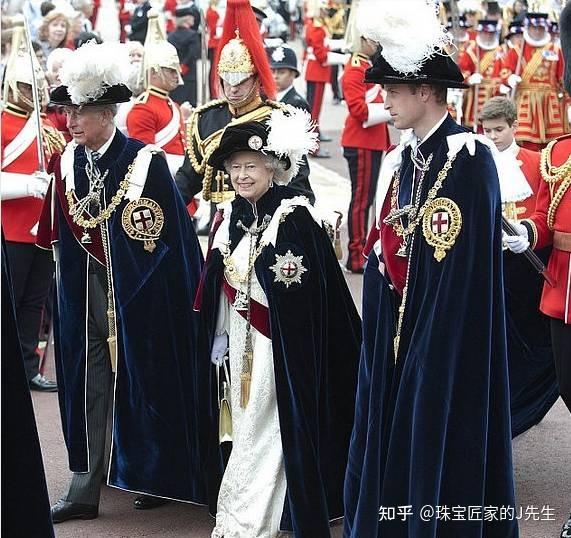 女士丝袜上的私密之物象征性感诱惑的吊袜带为啥竟是英国最高级别骑士