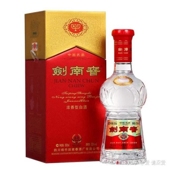 其中39度的衡水老白乾十八酒坊甲等15與52度劍南春水晶劍以400-500元