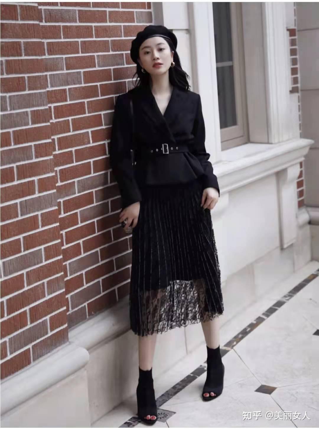 百褶裙可以搭配运动鞋吗