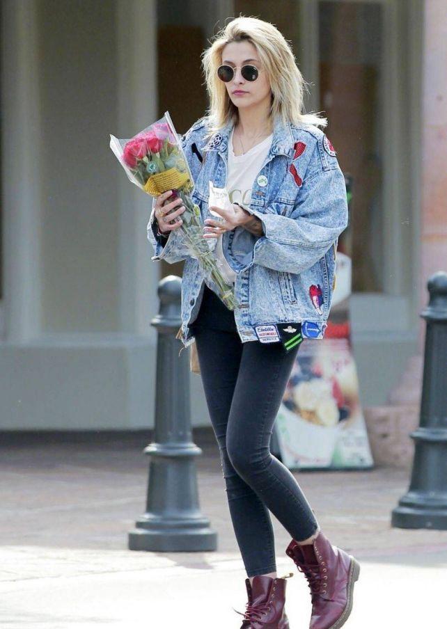 女儿,21岁穿无痕裤的腿,被老天开过窗 生活妆 旗下签约dy美妆博主爱娅