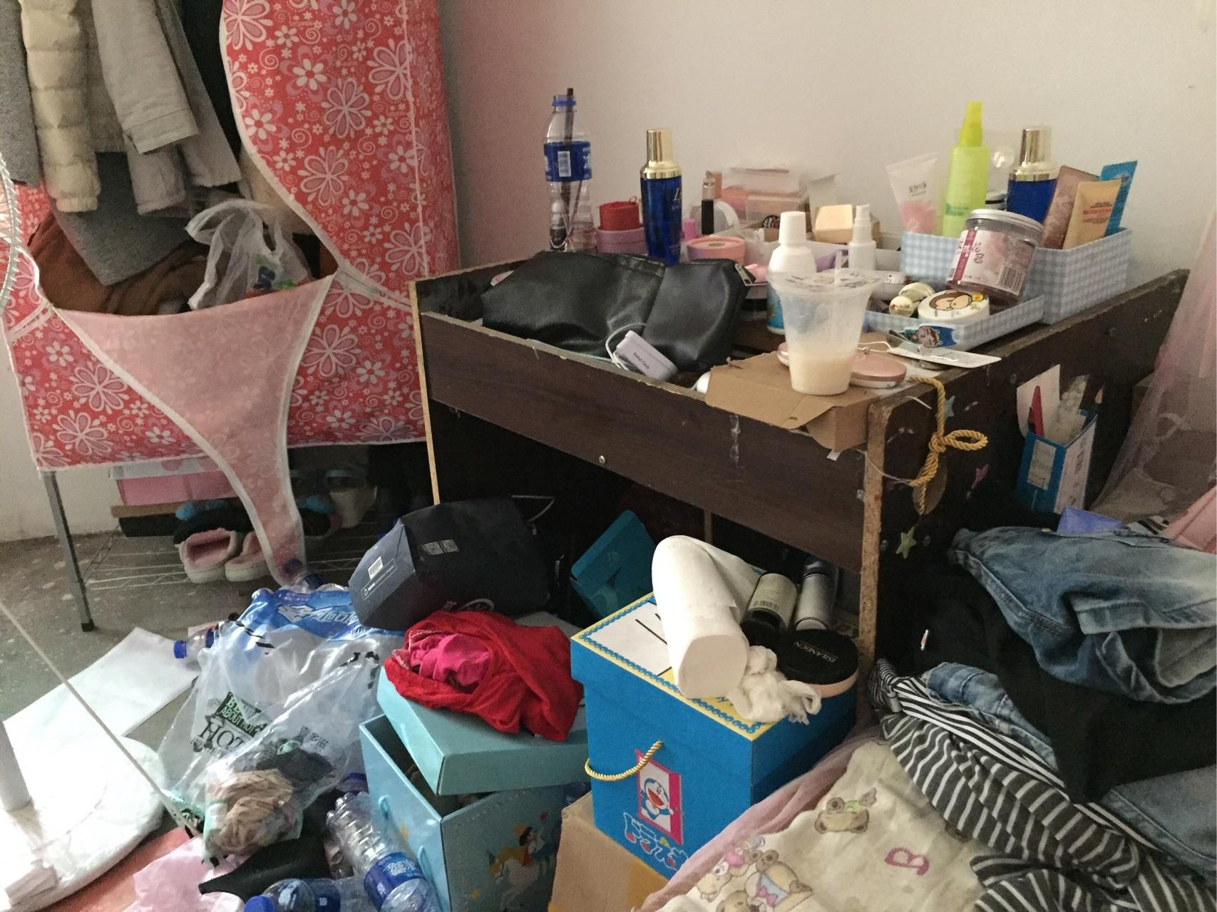 一个女生宿舍卫生邋遢到无法比拟外表却收拾的阳光明媚是怎样一种体验