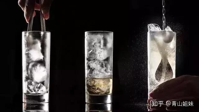 威士忌直接喝会怎么样 v2-e25bbf93021cd296a6884f6f0aa5471a_r.jpg