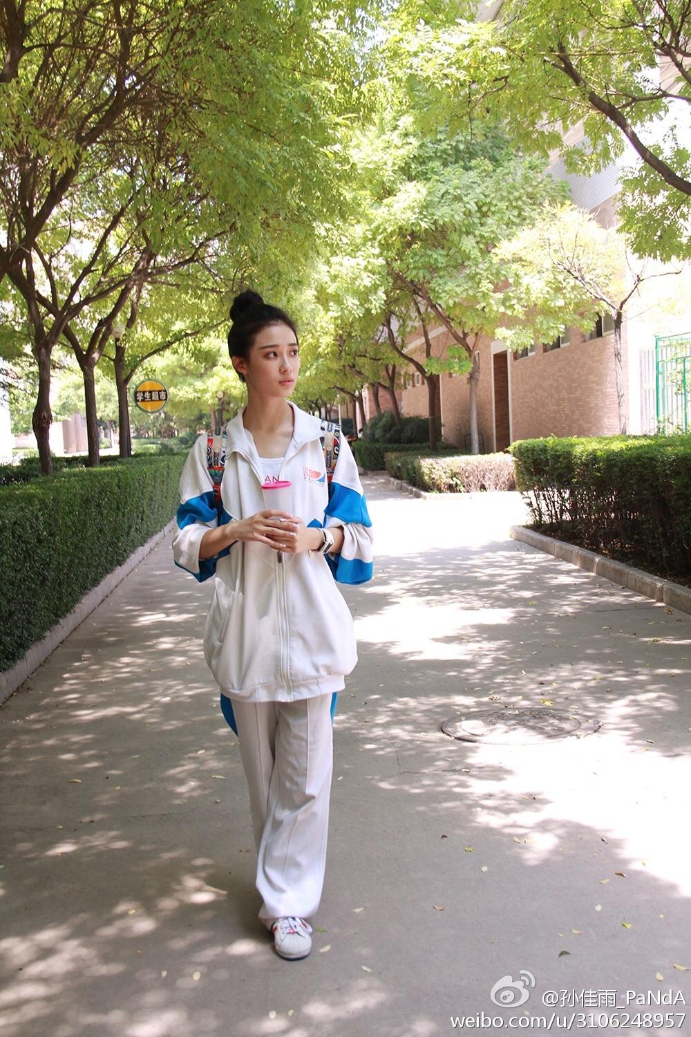 和我女神贾静雯拍过《隐形的翅膀》早在我初三的时候,这位学姐的蟹